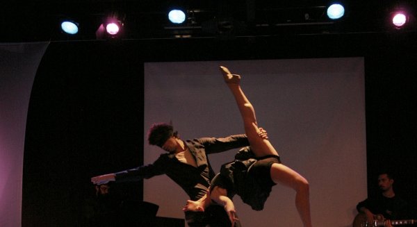 La compañía Beyond Dance fusiona la danza clásica y urbana en la Sala Gades