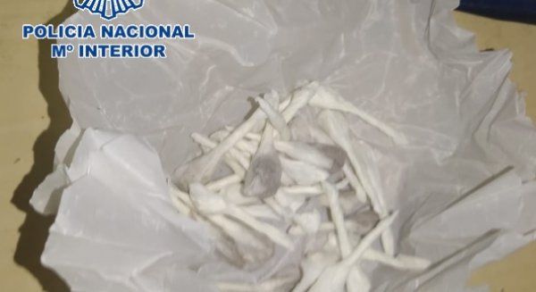Desmantelado un punto de venta de heroína y cocaína que distribuía las dosis a 5 euros