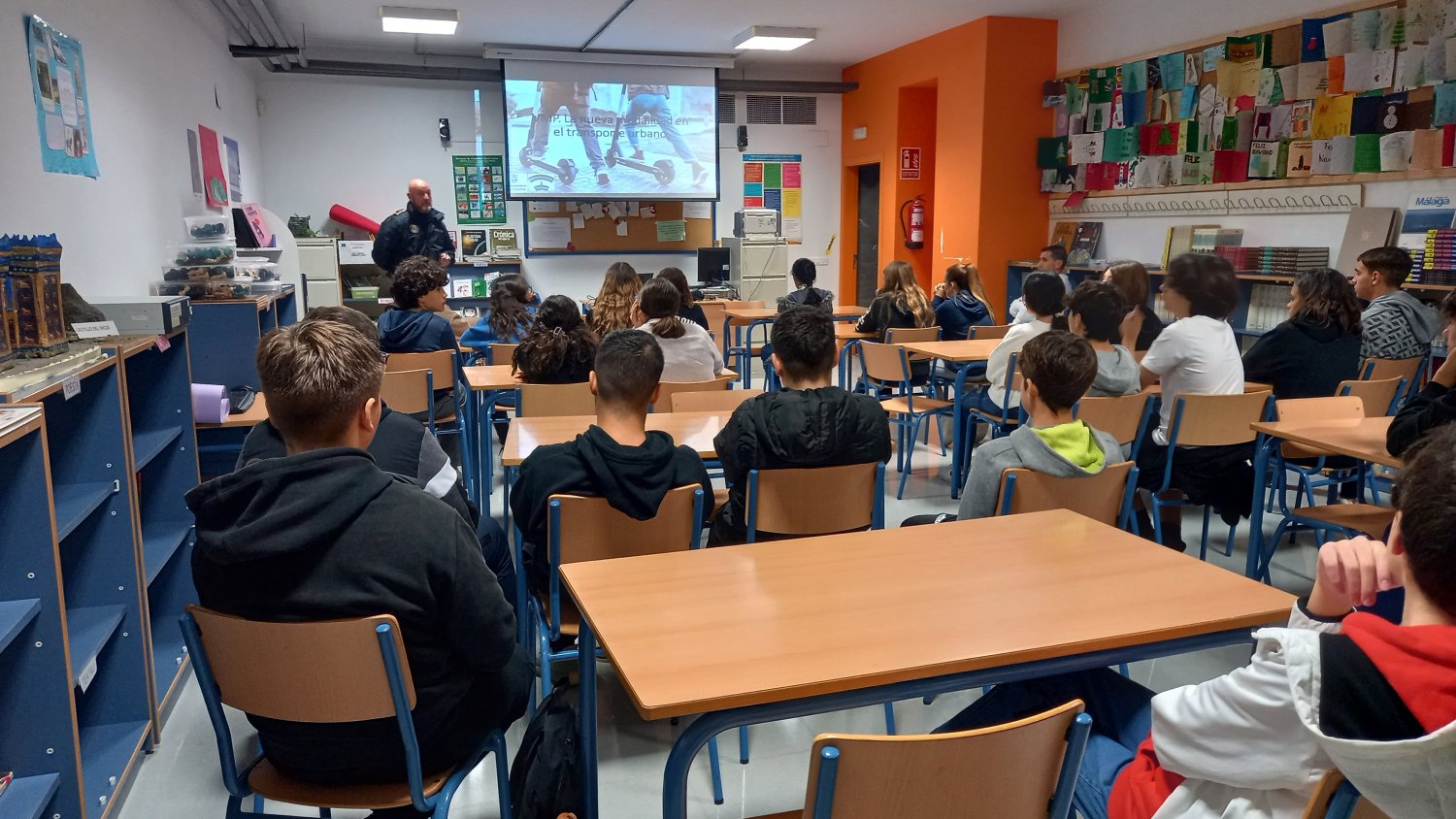 El Ayuntamiento ofrece charlas formativas a los alumnos de los institutos sobre el uso responsable de los VMP