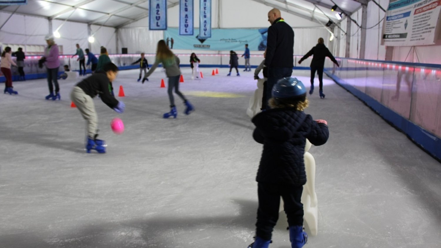 La pista de hielo natural del Recinto Ferial de Fuengirola se mantendrá abierta hasta el domingo 12 de enero