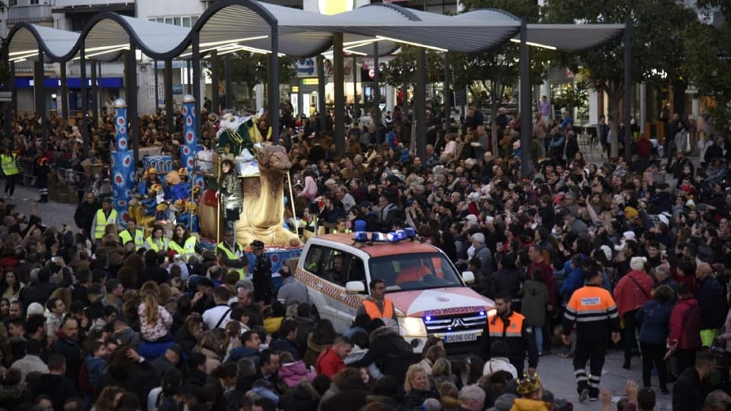 Los Reyes Magos repartirán 6 toneladas de caramelos, balones y peluches en la Cabalgata de Torremolinos
