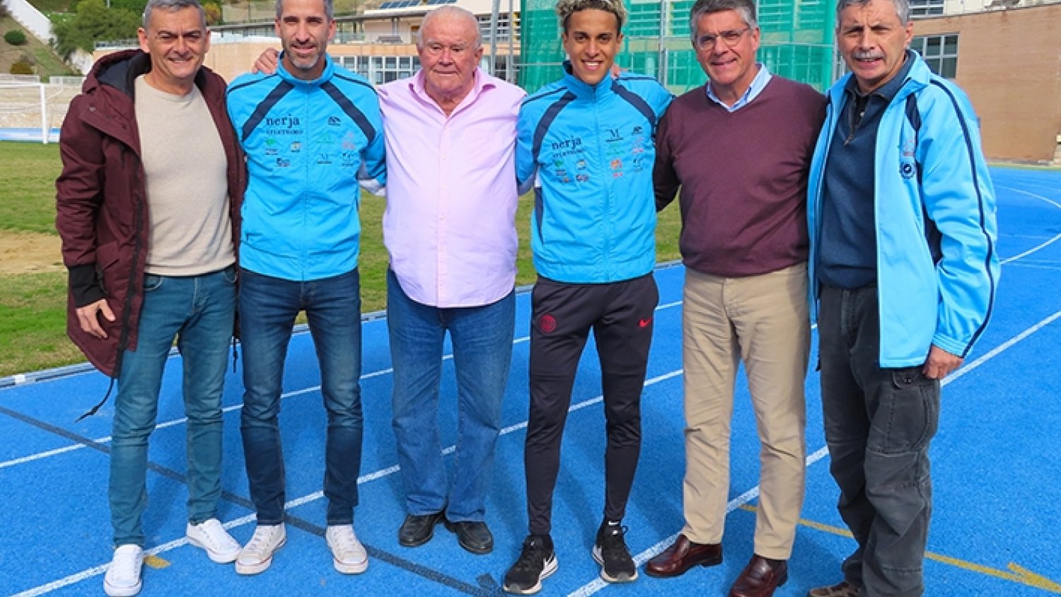 Ouassim Oumaiz visita la Escuela de Atletismo de Nerja