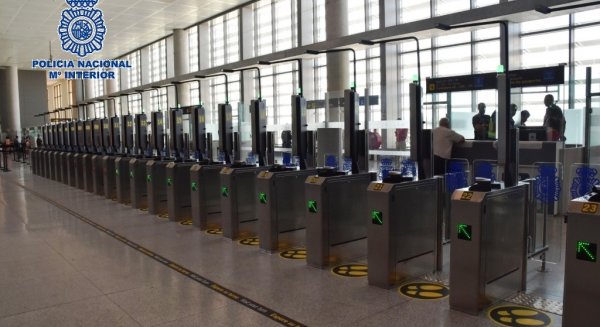 Detenido en el aeropuerto de Málaga un hombre que trataba salir de España usando documentación falsa