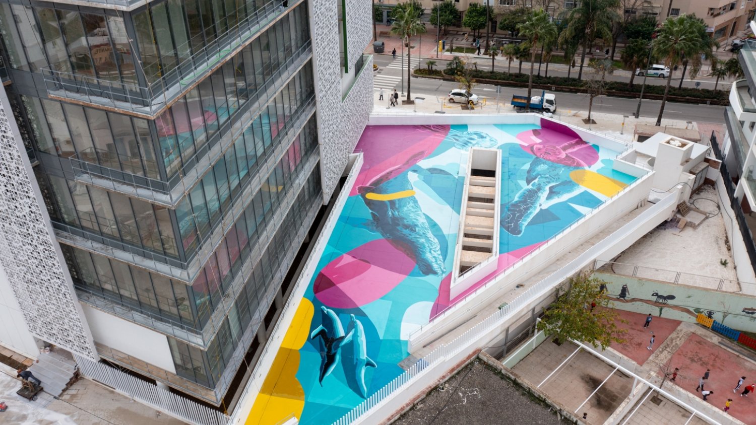 Estepona concluye el primer mural artístico que se realiza en pavimento en la ciudad