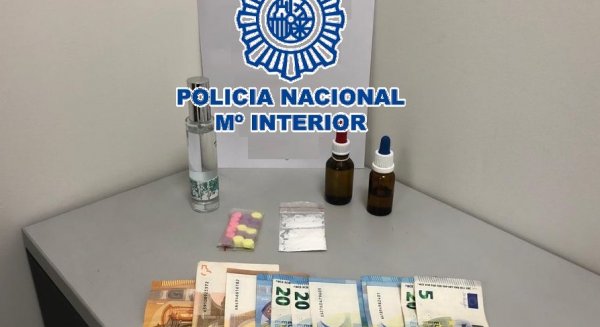 Sorprendido en la estación de autobuses de Málaga con éxtasis líquido disimulado en un frasco de colonia
