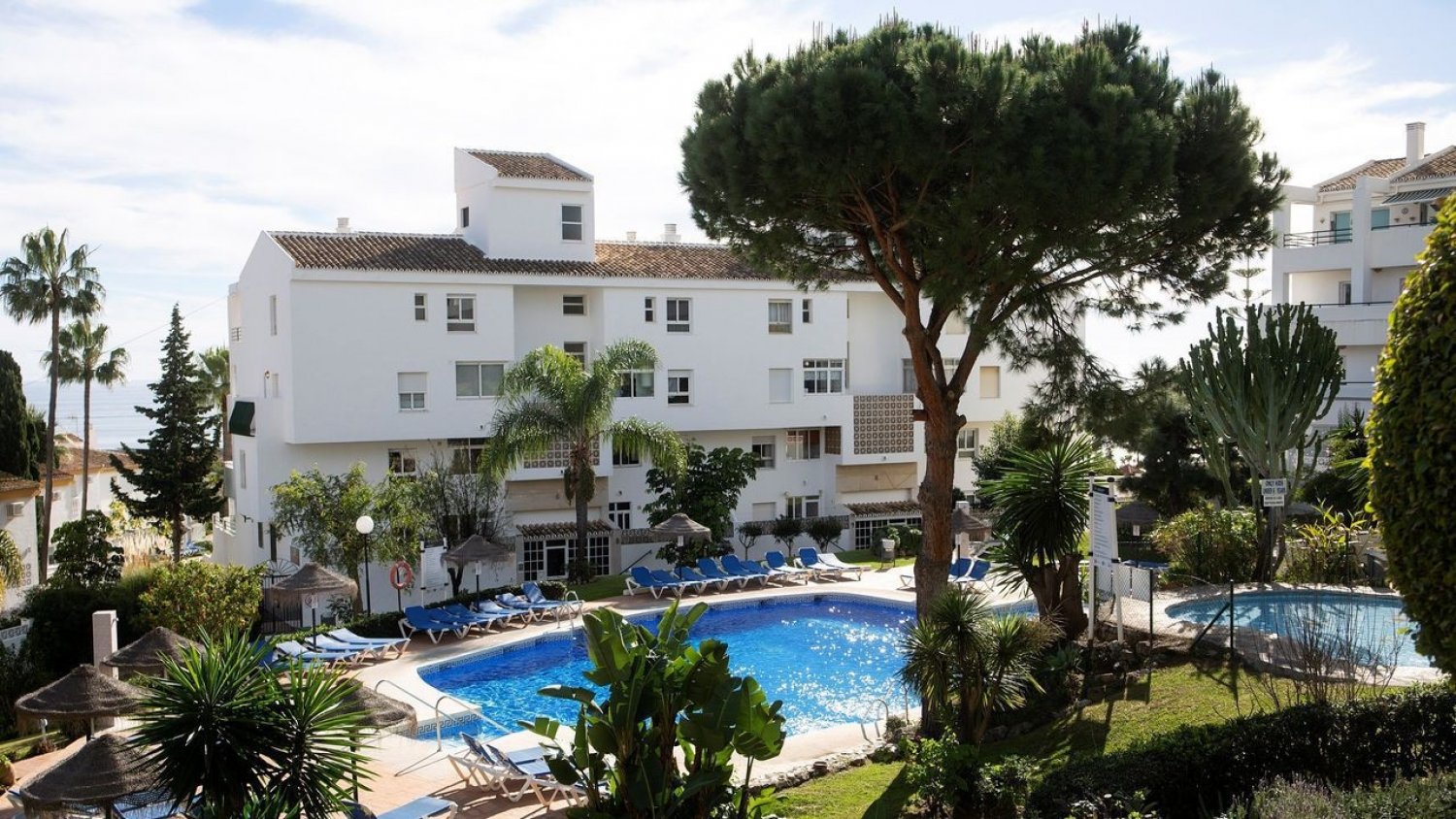 Investigan si un fallo en la depuradora causó la muerte de un padre y dos de sus hijos en la piscina de un 'resort'  en Mijas