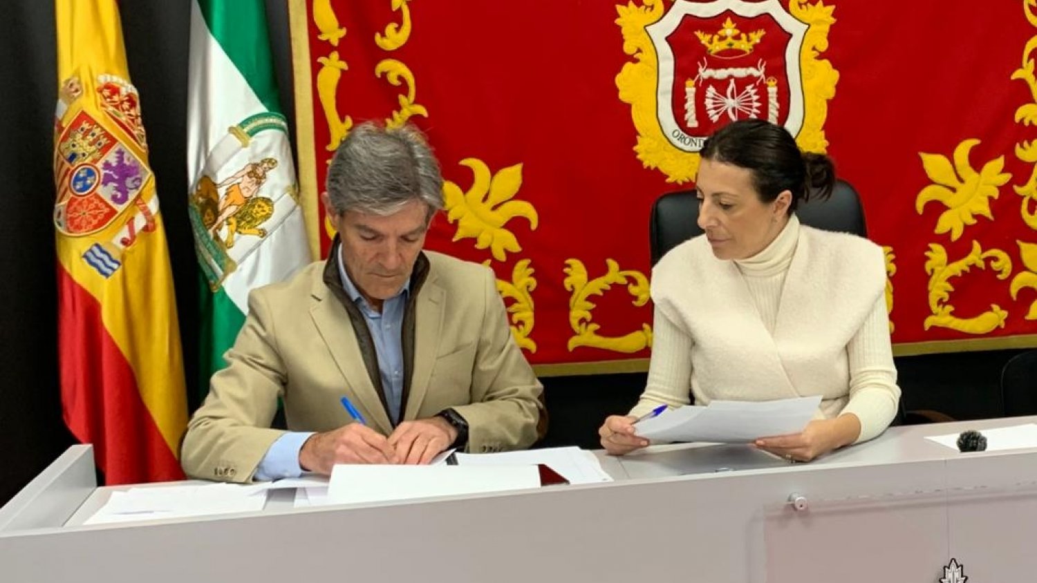 El Ayuntamiento de Ronda firma un convenio con los propietarios de Cerro del Almendro