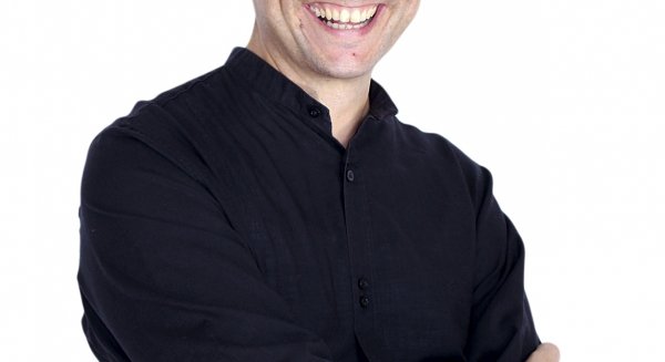 El director del coro y segundo organista de la catedral, Antonio del Pino, recibe hoy el premio a la mejor labor musical del año
