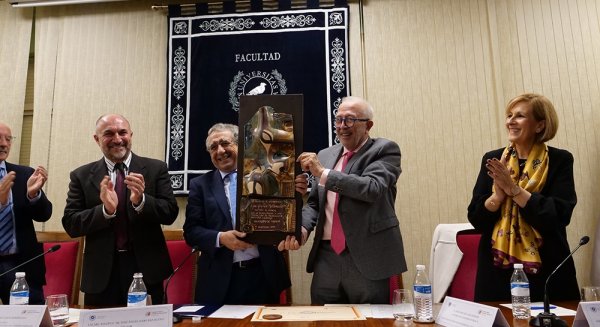 José Sánchez Maldonado, distinguido como alumno de honor de la Facultad de Ciencias Económicas y empresariales