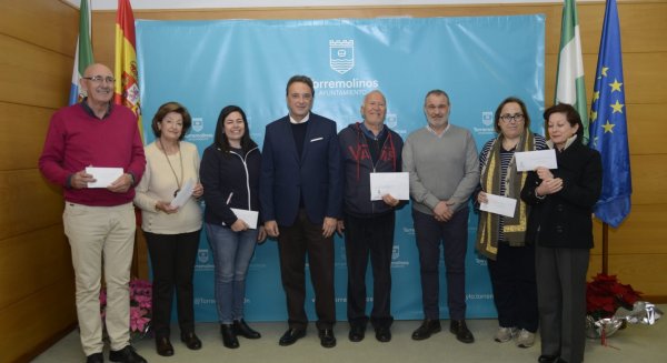 Torremolinos entrega a más de 200 familias vales de 100 euros para gastar en alimentos esta Navidad