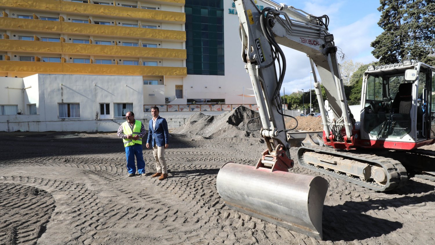 Marbella comienza los trabajos para habilitar 84 plazas de estacionamiento en una parcela anexa al Palacio de Congresos