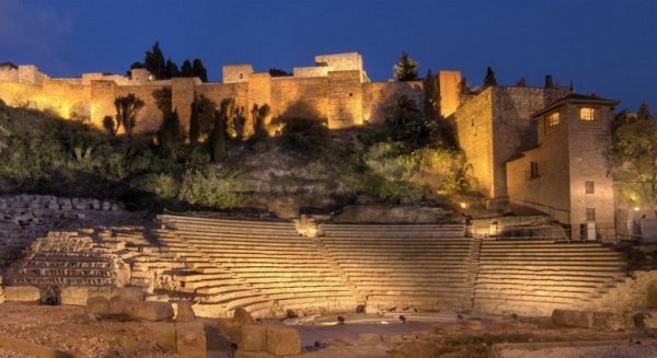 Navidea 2019 organiza en el Teatro Romano de Málaga un taller de vino con cata y degustación