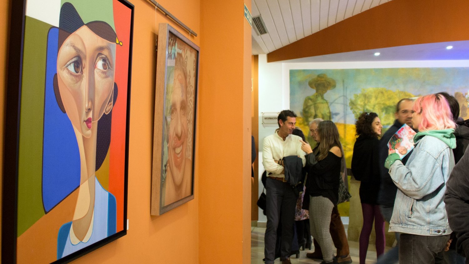 El Palacio de Exposiciones y Congresos de Estepona acoge una exposición que reúne a ocho creadores internacionales