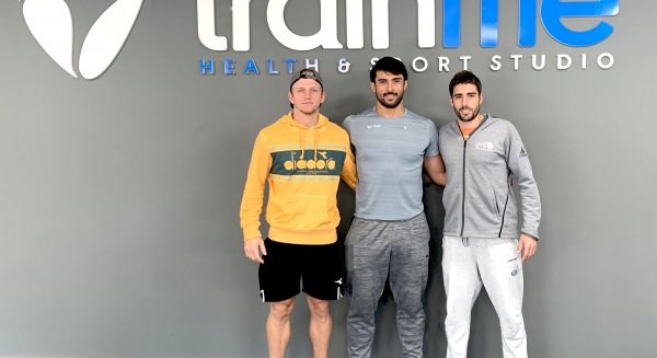 Los tenistas Davidovich y Enrique López preparan su siguiente temporada en el centro médico deportivo Trainmestudio de Fuengirola