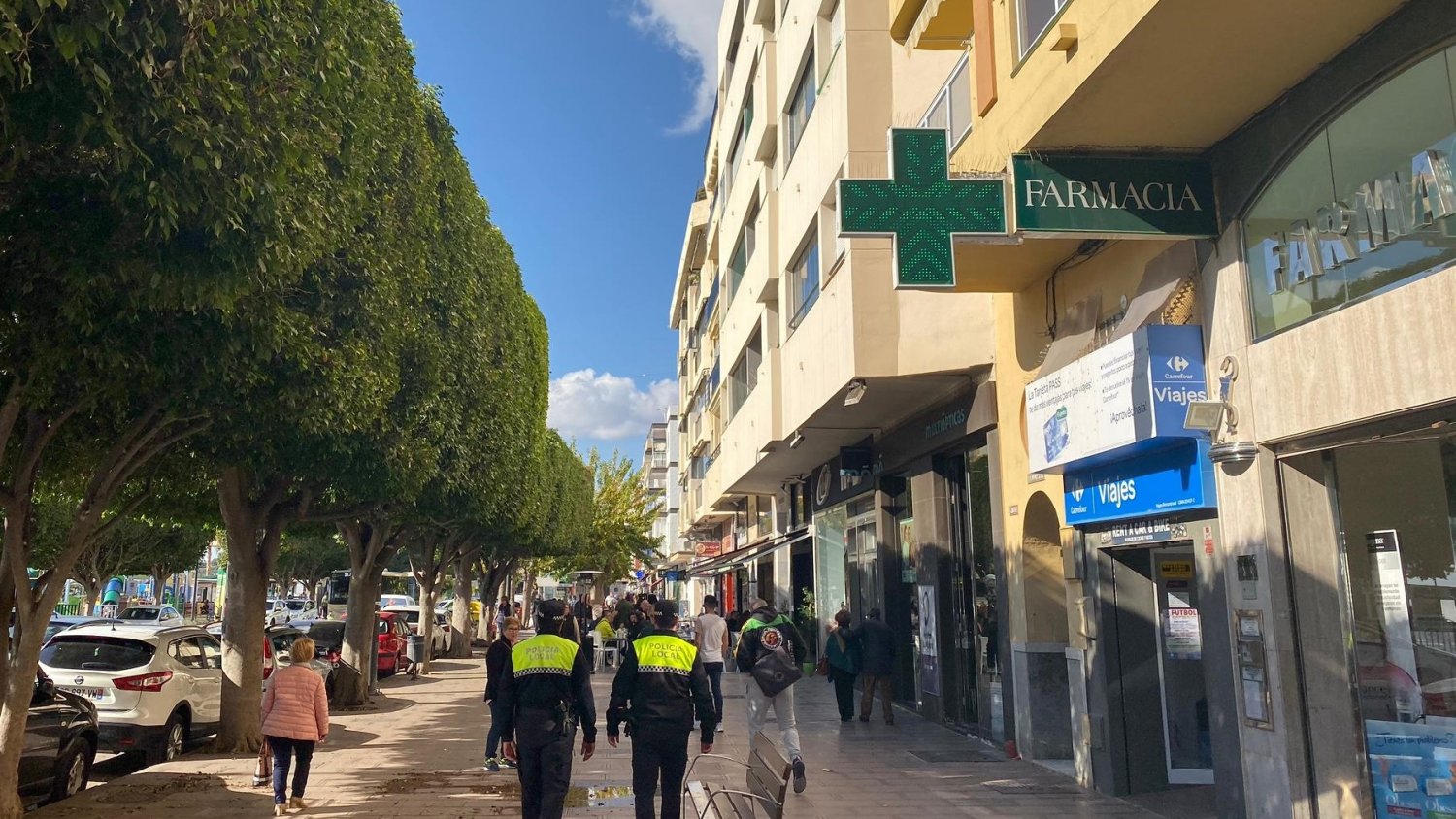 La Policía Local de Rincón de la Victoria refuerza la vigilancia con patrullas a pie durante la Navidad