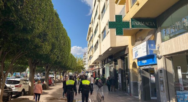 La Policía Local de Rincón de la Victoria refuerza la vigilancia con patrullas a pie durante la Navidad