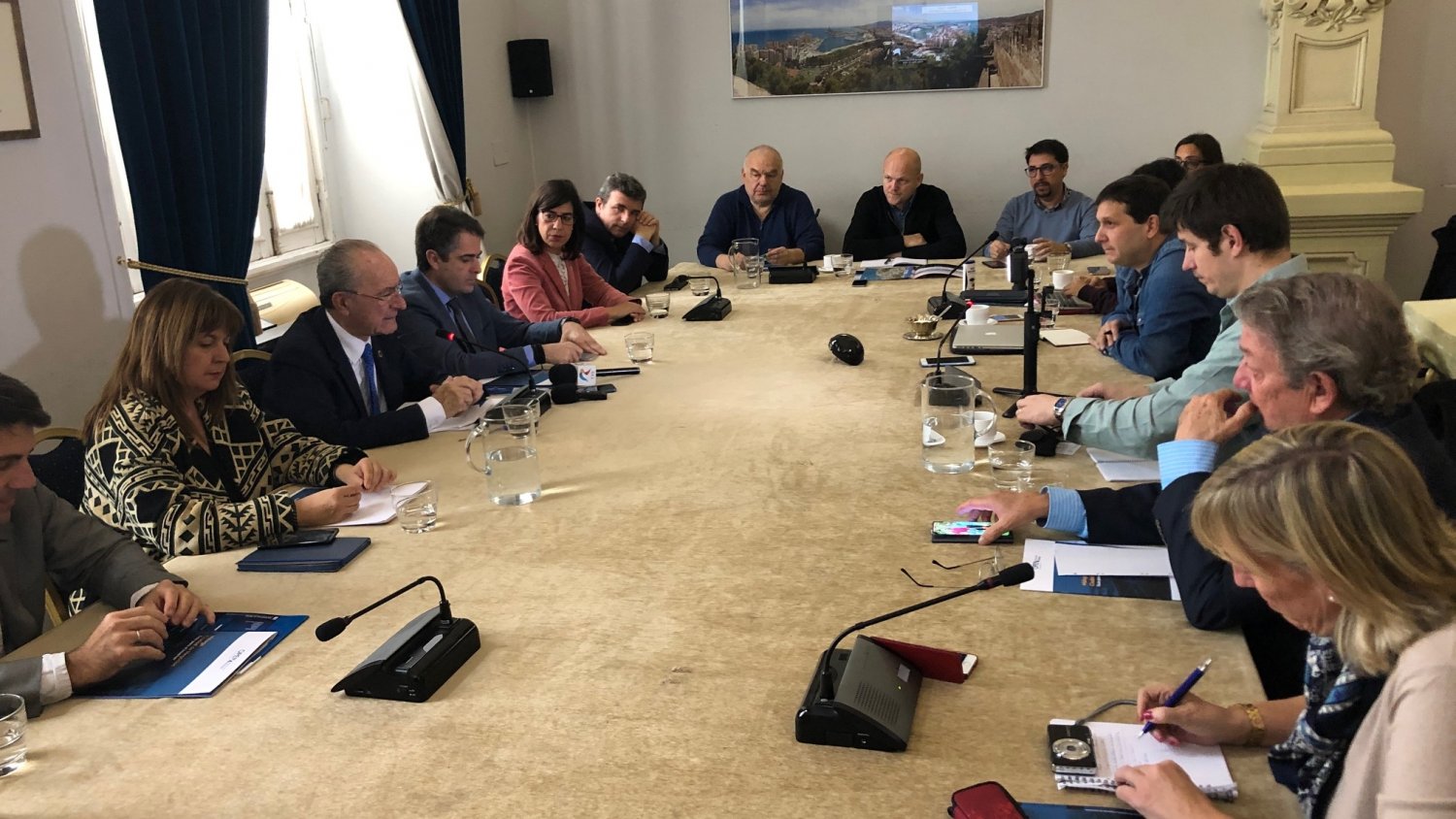 De la Torre recibe a corresponsales internacionales para promocionar la ciudad