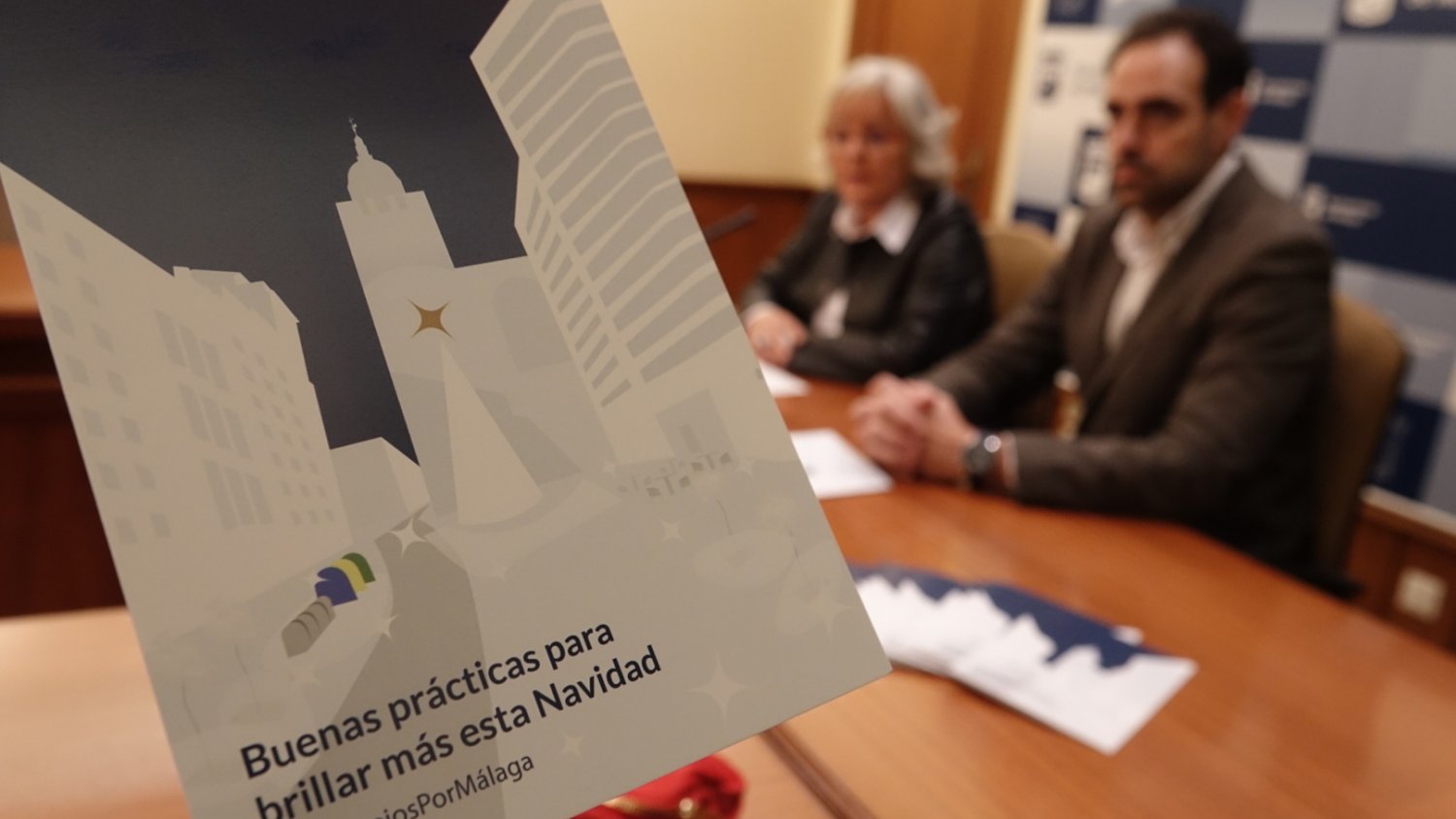 Activan una campaña para mantener limpias las calles del centro de Málaga en Navidad