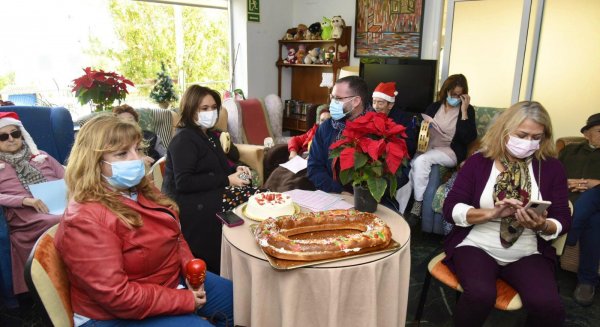 La Navidad llega a las residencias de mayores de Torremolinos con villancicos