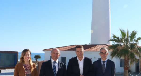 Torrox estudia el acceso a su emblemático Faro