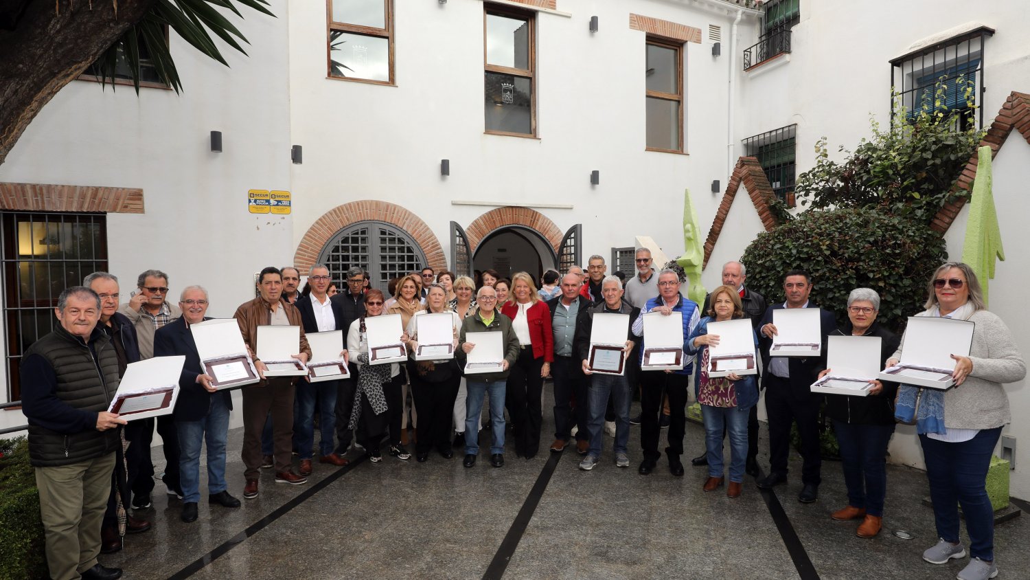Marbella reconoce la profesionalidad de más de medio centenar de empleados municipales