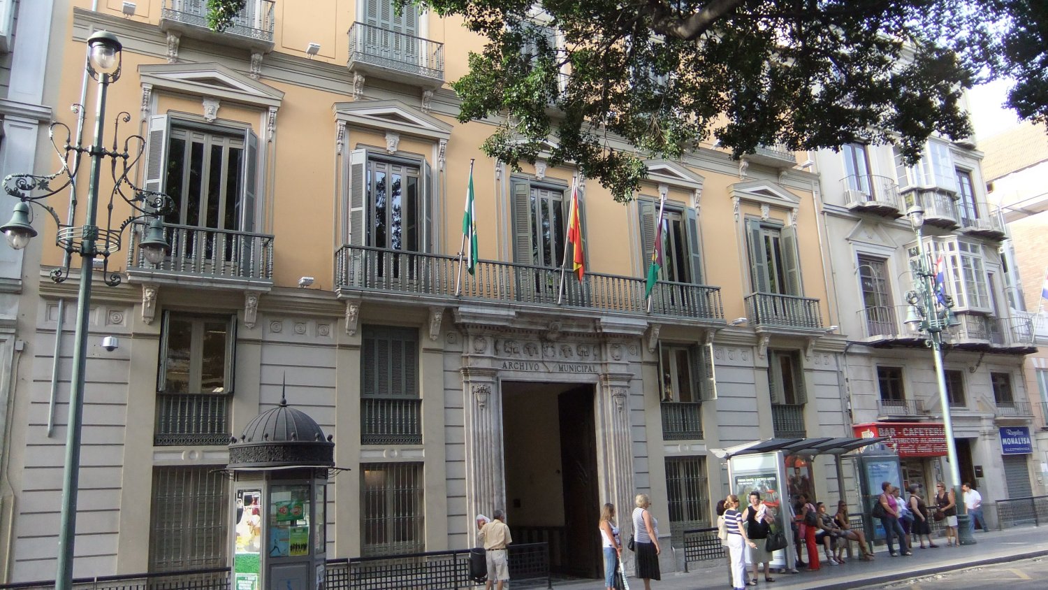 El Archivo Municipal de Málaga inaugura un Belén elaborado con piezas de porcelana fría confeccionadas a mano