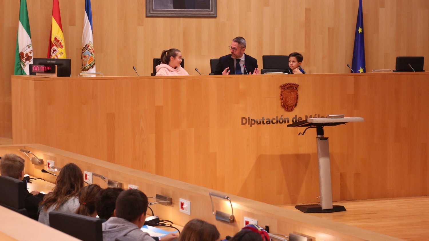 Alumnos de Mijas participan en el Pleno Infantil de la Diputación con motivo del Día de la Constitución
