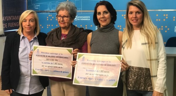 Fuengirola dona a dos asociaciones de mujeres lo recaudado en un carrera contra el machismo