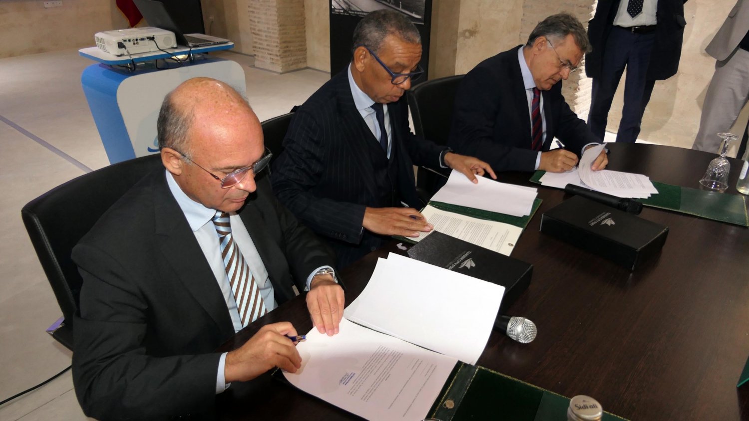 Los puertos de Málaga, Tenerife y Tánger firman un convenio para promover el tráfico de cruceros
