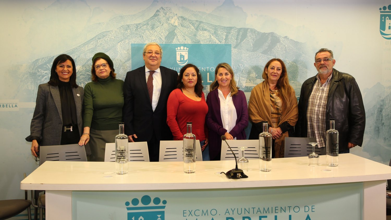 El Ayuntamiento de Marbella colabora con Hidralia en una campaña de donación de juguetes y caramelos