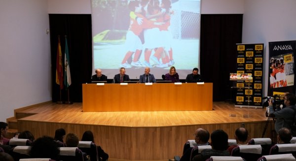Imbroda presenta en Málaga el libro 'Juego Limpio: El valor educativo y social del deporte'