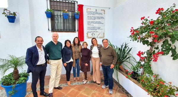 Estepona incorpora unos versos de la poeta Julia Uceda a la Ruta de la Poesía