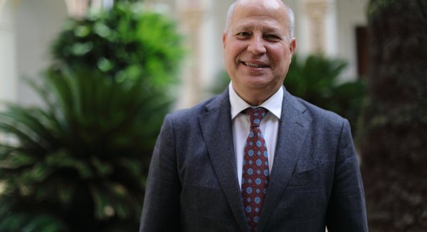 Javier Imbroda asegura que la segunda lengua extranjera se mantendrá en Bachillerato y aumentará las horas semanales