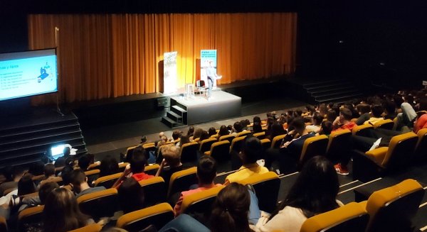 500 alumnos asisten al Foro Educativo organizado por Estepona para orientarlos laboralmente