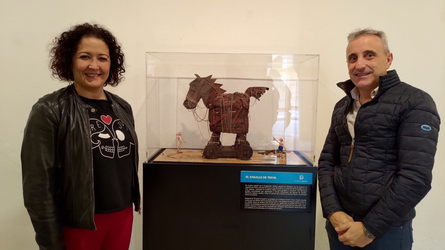 Vélez-Málaga acoge la exposición 'Plastihistoria de la Humanidad'