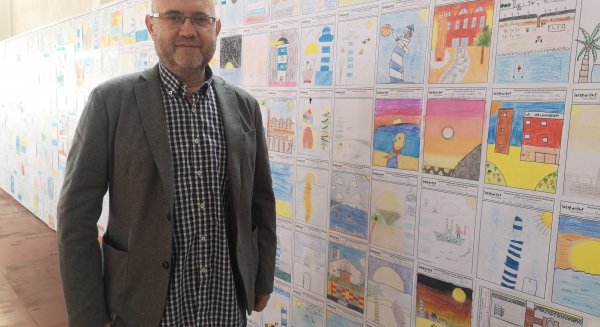Torre del Mar inaugura una exposición y concurso de christmas infantiles con más de 1.800 obras