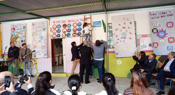 El CEIP María de la O, el IES Ben Gabirol y la Facultad de Educación inauguran la 'Plaza de los Derechos de la Infancia'