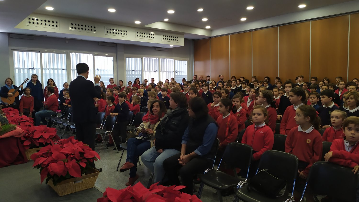 El Colegio Sierra Blanca y El Romeral presenta el villancico 