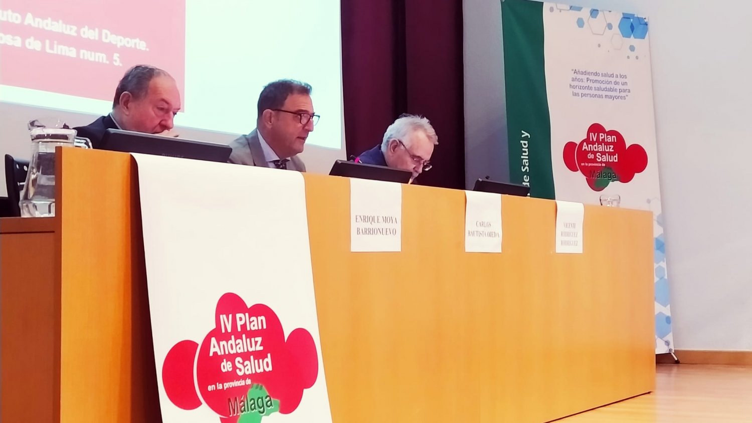 Un centenar de personas participan en una jornada de promoción de envejecimiento saludable