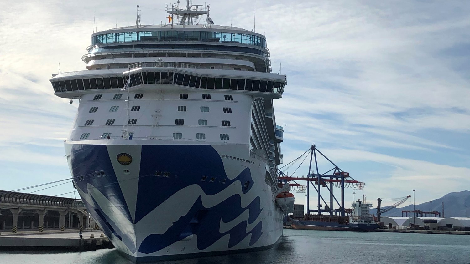 Un nuevo buque de la naviera Princess Cruises vista por primera vez el Puerto de Málaga