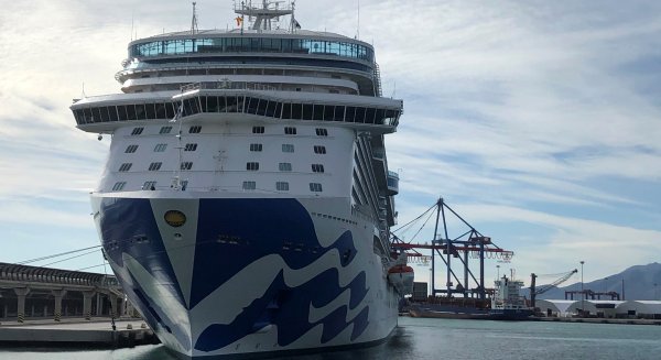 Un nuevo buque de la naviera Princess Cruises vista por primera vez el Puerto de Málaga