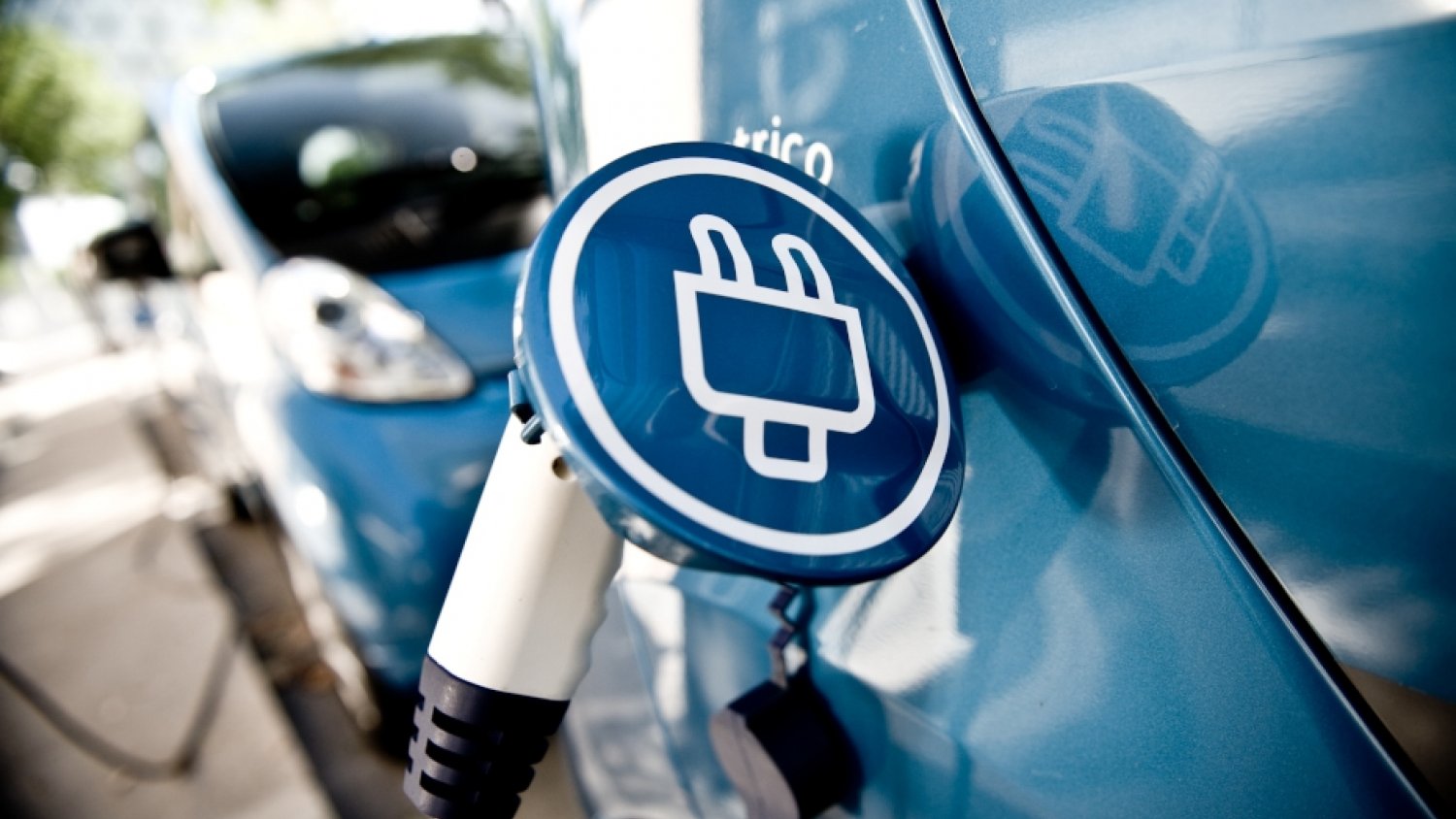 La Junta financiará hasta en un 55% las instalaciones renovables de autoconsumo que contemple la recarga de vehículos eléctricos