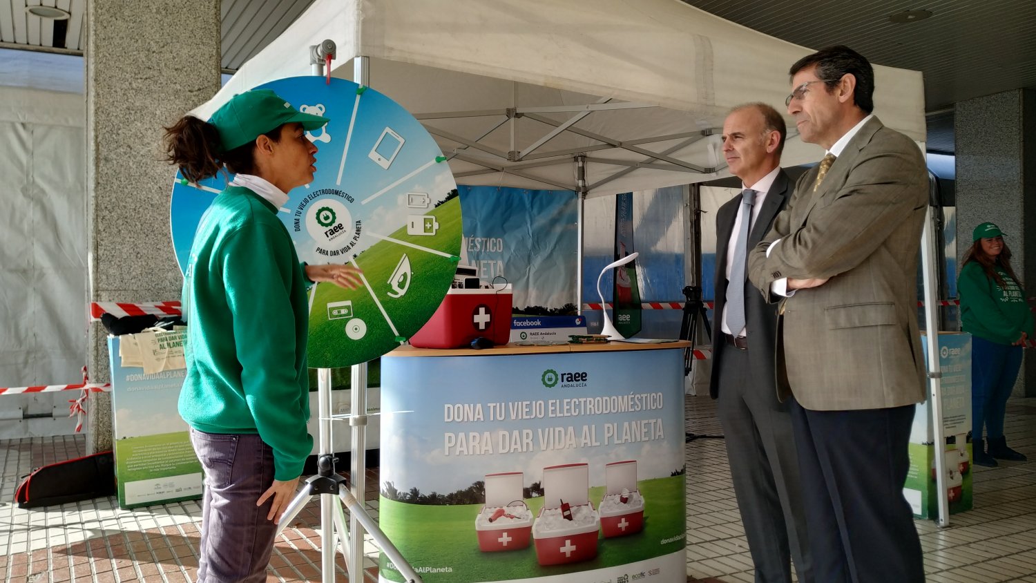 La campaña 'Dona vida al planeta ' para concienciar sobre el reciclaje de RAEE finaliza en Málaga