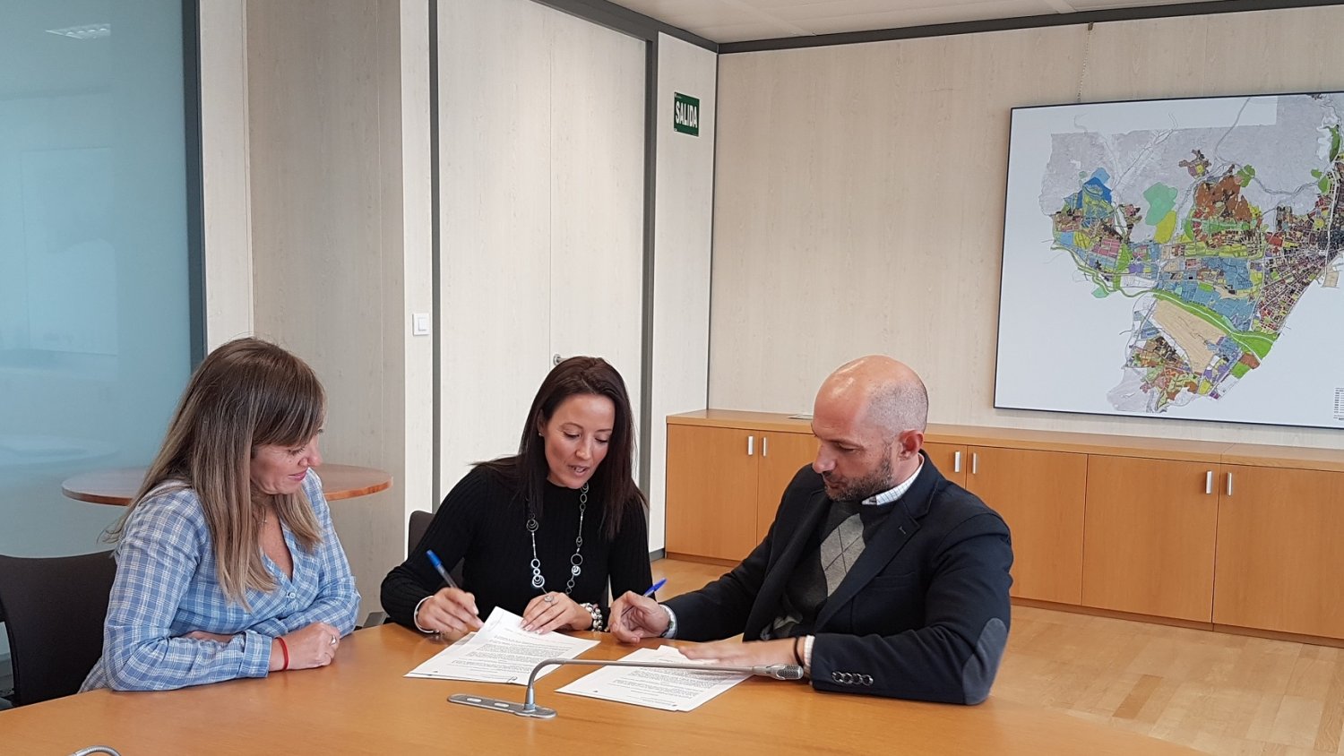 Ayuntamiento de Málaga e 'Iniciativa Internacional Joven' avanzan en la concesión de una parcela para fin socioeducativo