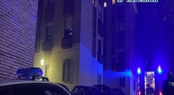 Rescatadas cuatro personas del interior de sus viviendas tras decretarse un incendio en Antequera