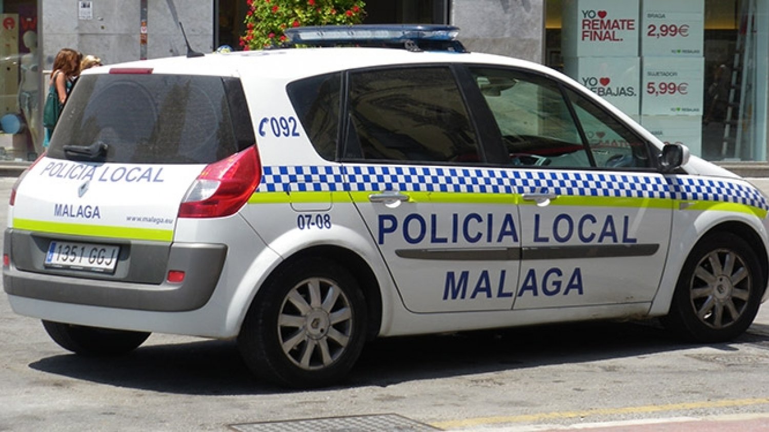 La Policía Local detiene a dos personas por circular con un vehículo robado y conducir de manera temeraria