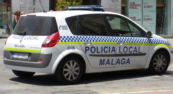 La Policía Local detiene a dos personas por circular con un vehículo robado y conducir de manera temeraria