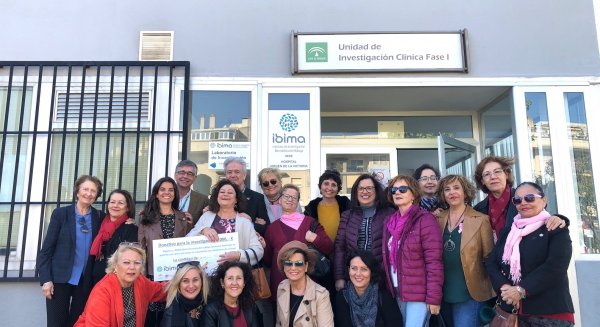 ASAMMA realiza una donación a IBIMA para investigar la carga genética del cáncer de mama metastásico