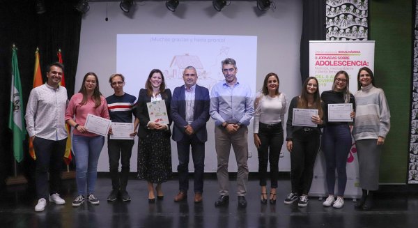 El profesor Manu Velasco inaugura las “II Jornadas sobre adolescencia” de FGUMA