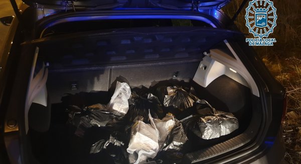 Detienen a un hombre tras descubrir que portaba casi 70 kilos de hachís en el maletero del coche que conducía